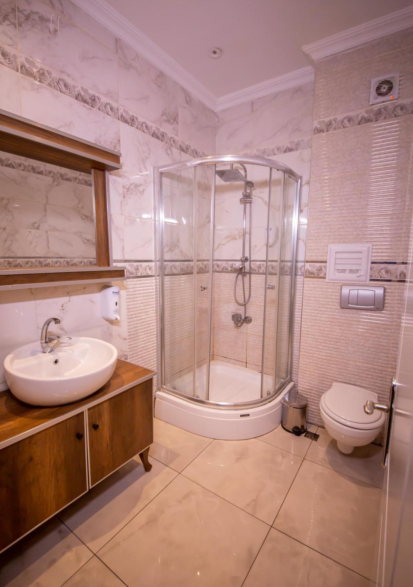 Royal Garden Suite And Hotel Istanbul Exterior photo