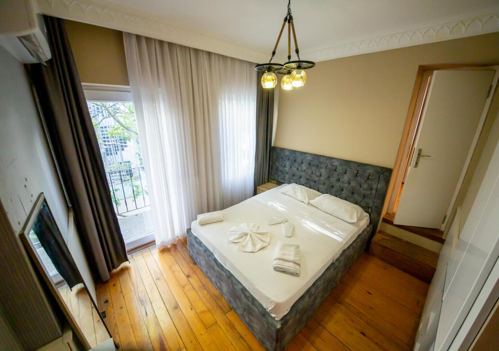 Royal Garden Suite And Hotel Istanbul Exterior photo