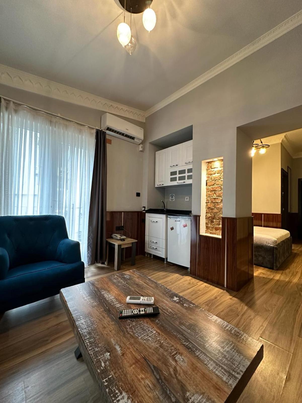 Royal Garden Suite And Hotel Istanbul Exterior photo